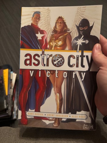 Astro city victory tpb - -, dc
